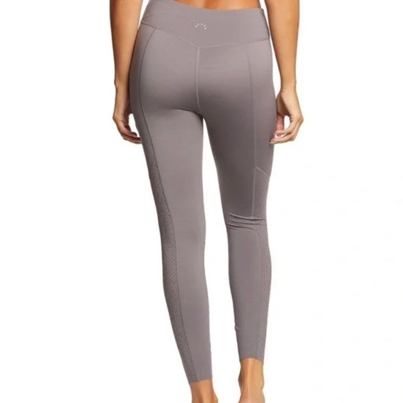 Varley Laser Cut Chester Leggings size Medium high rise purple ankle length - Picture 3 of 8